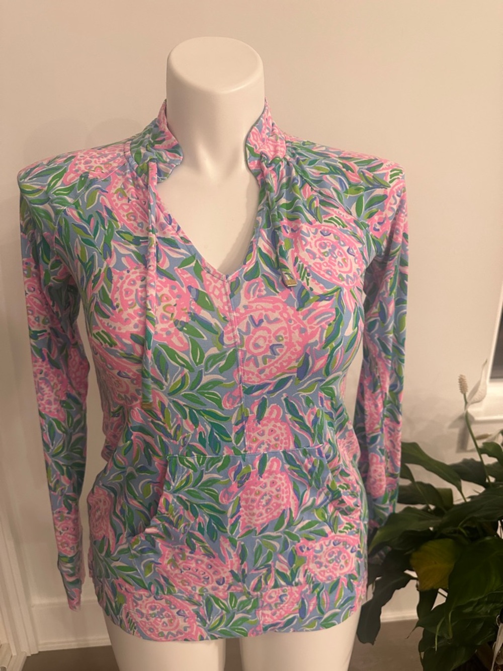 Lilly Pulitzer UPF 50+ Cassi Popover‎ French Blue Turtley in Love size small